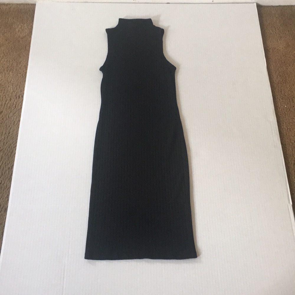 Black Forever 21 Sleeveless Form Fitting Dress